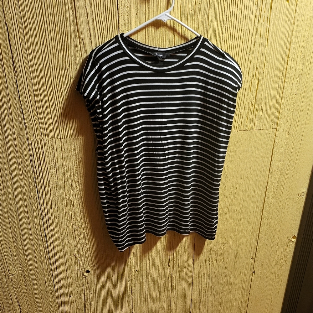 3 for $30 NWT Lulu's T-shirt